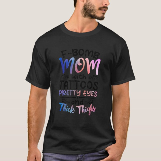 Camiseta Mãe Fbomb com Tatuagens Olhos Bonitos Dia das Mães (Frente)