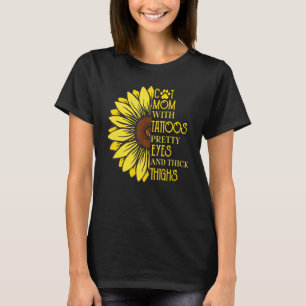 Camiseta Mãe Gato Com Tatuagens Olhos Bonito E Coxas Espess