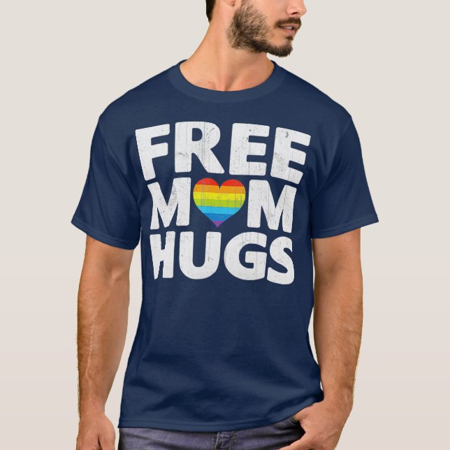 Camiseta Mãe Livre Abraça A Mãe Abraça O Orgulho gay Rainbo (Frente)