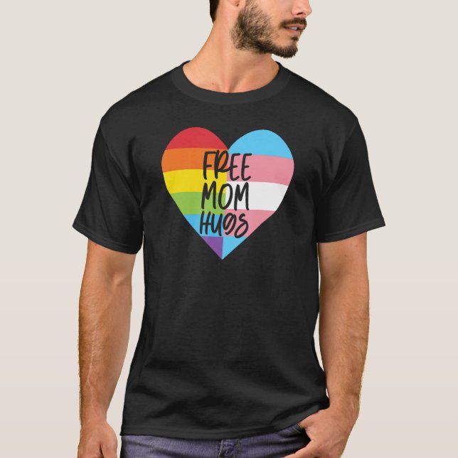 Camiseta Mãe Livre Abraça Pronounes Transgêneros LGBTQ Gêne (Frente)