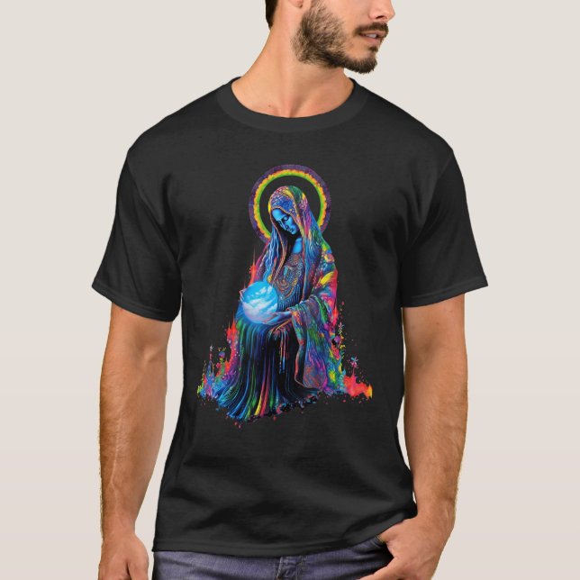 Camiseta Mãe Maria Protetora, Observa a Terra, Católi (Frente)