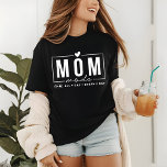 Camiseta Mãe Modo Engraçado Simples Tipografia de Script Mo<br><div class="desc">Mãe Modo Engraçado Simples Típica de Script Moderno Simples Cardíaco Moda das Mulheres Cima de Camisas T apresenta o texto "Modo Mãe o dia todo" em uma divertida tisa tipografia de script moderno realçada com um coração bonito. Perfeito como presente para a mãe no aniversário, Natal, Dia de as mães...</div>