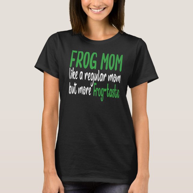 Camiseta Mãe sapo como uma mãe normal, mas mais sapo e sabo (Frente)