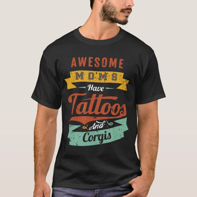 Camiseta Mães Incríveis Têm Tatuagens E Corgões (Frente)