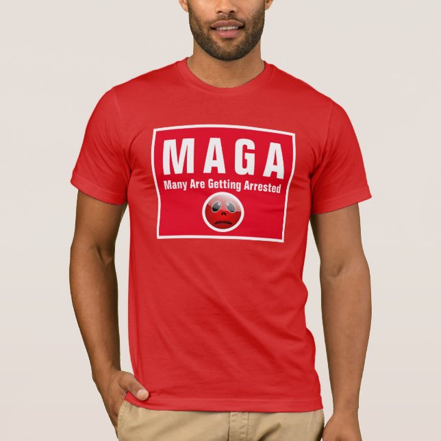 Camiseta MAGA Muitos Estão Sendo Presos Engraçados (Frente)