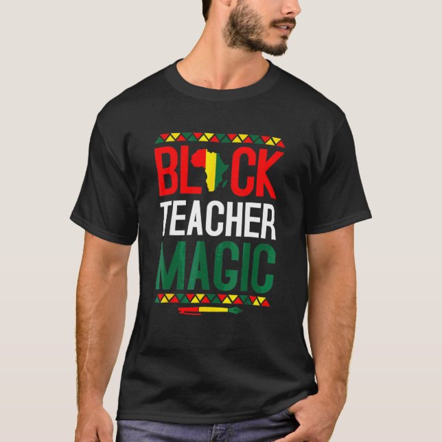 Camiseta Magia de Professores Pretos do Mês da História Neg (Frente)
