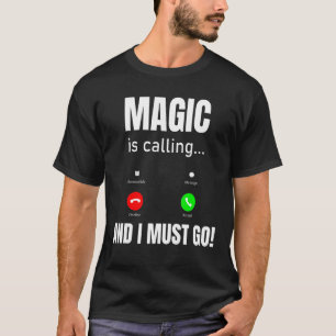 Camiseta Magia Está Ligando E Eu Preciso Ir