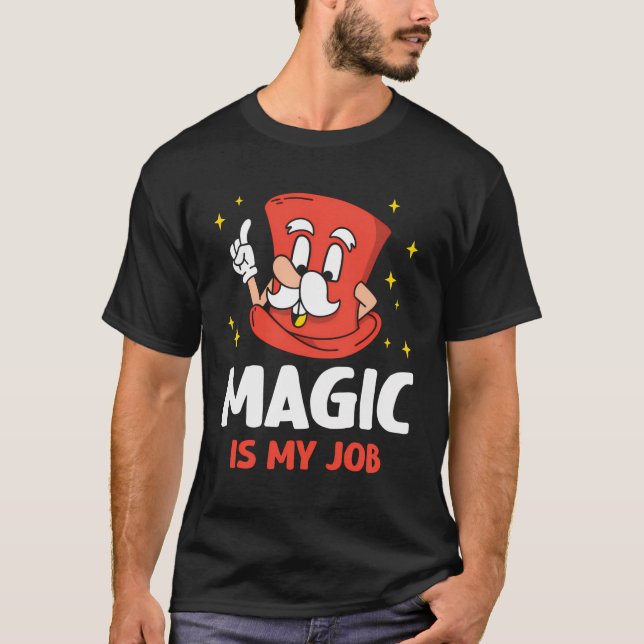 Camiseta Magic É O Meu Assistente De Truques De Trabalho Ma (Frente)
