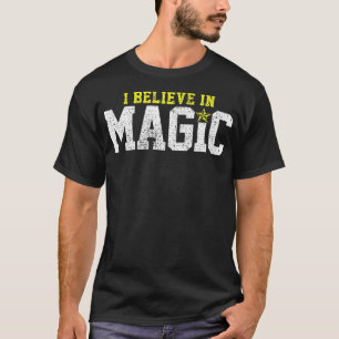 Camiseta Mágica Que Eu Acredito No Magistrado Premium 