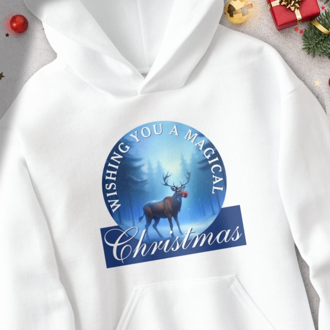 Camiseta Magical Reindeer Snowy Forest Christmas Gift Art (Criador carregado)