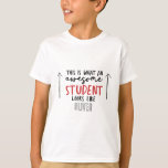 Camiseta Magnífico estudante moderno tipografia divertida<br><div class="desc">É assim que um estudante incrível se parece. Um presente de tipografia moderna para estudantes fantásticos. Com a escrita de diversão moderna escrita à mão, e o espaço para o nome e o nome do seu filho. O final perfeito do ano, Natal ou presente de Natal para o seu professor...</div>