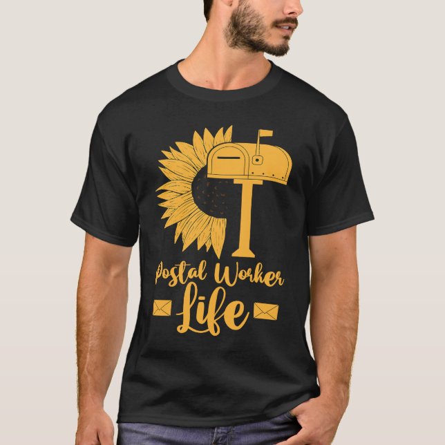 Camiseta Mail Carrier Sunflower  Postman Postal Worker Life (Frente)