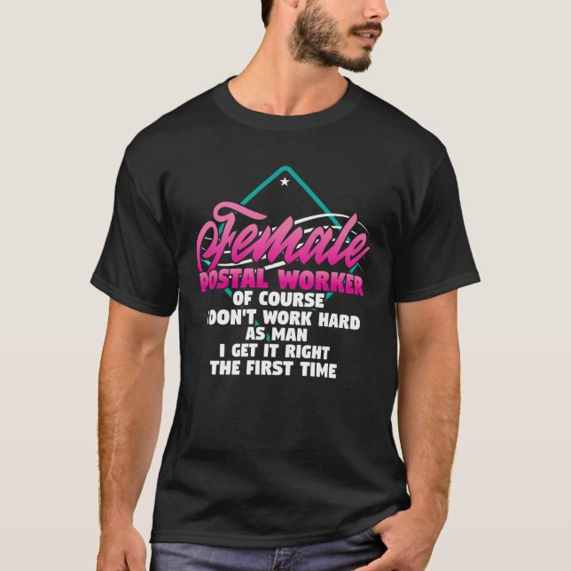 Camiseta Mail Lady Carrier Female Postal Trabalha Como (Frente)