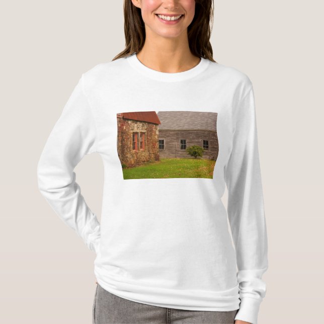 Camiseta Maine, Antigo edifício de pedra e celeiro de madei (Frente)