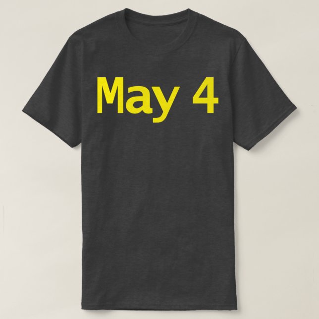 Camiseta Maio 4 Tipografia em Texto Amarelo (Frente do Design)