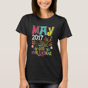 Camiseta Maio De 2017, As Meninas São Engraçadas Com O Sol