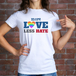 Camiseta Mais Amor Menos Ódio Coração Arco-íris Tipografia
