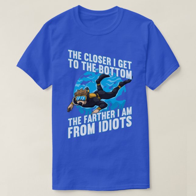Camiseta Mais Perto, Mais Longe Do Que Os Idiotas (Frente do Design)