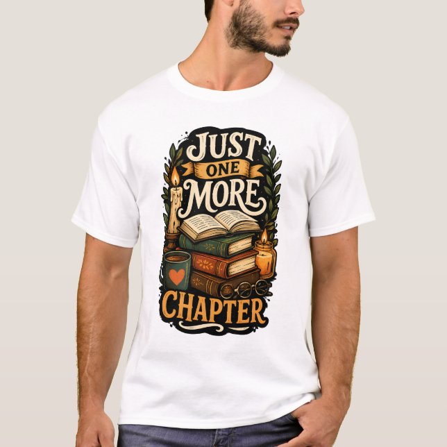 Camiseta Mais Um Capítulo Pilha de Livros Antigos (Frente)