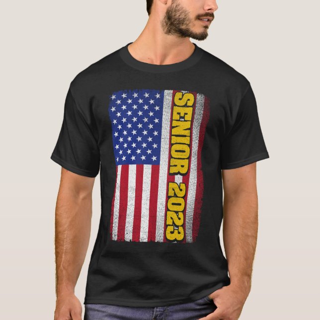 Camiseta Mais velho 2023 Presente Americano para Licenciaçã (Frente)