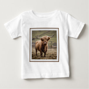Camiseta **"Majestade Furry: A Vaca do Planalto Wooly Brown