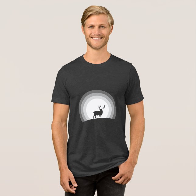 Camiseta Majestic Stag Silhouette Under Lunar Light (Frente Completa)