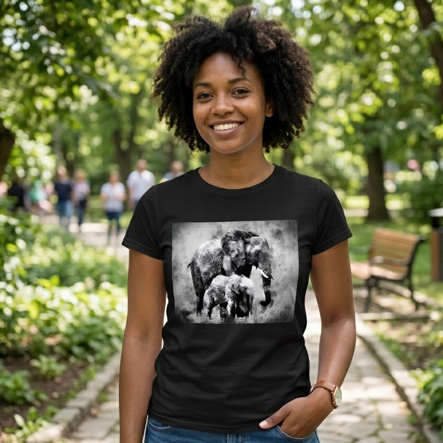 Camiseta Majestosa Elefante Africana Fêmea com Filhote P&B (Majestic Female African Elephant with Calf B&W. Women Basic Black T-Shirt)