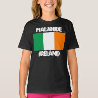 Malahide, Irlanda com bandeira irlandesa