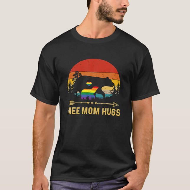 Camiseta Mamãe abraça o orgulho LGBT. (Frente)