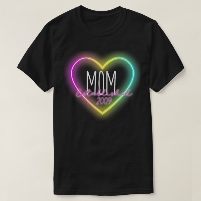 Camiseta Mamãe criou o coração de 2000 a 2023 (Frente do Design)