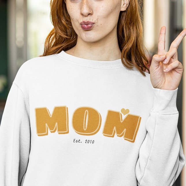 Camiseta Mamãe criou um ano de tipografia simples de boho (Criador carregado)