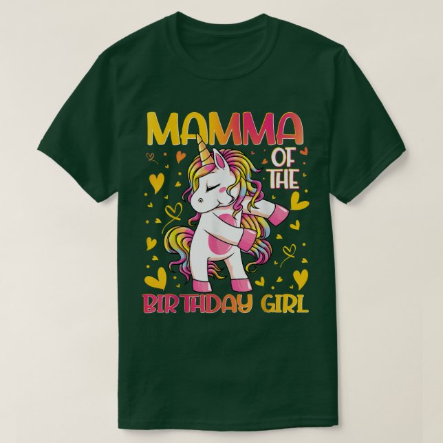 Camiseta Mamãe da Garota de Aniversário Flagindo Unicórnio  (Frente do Design)