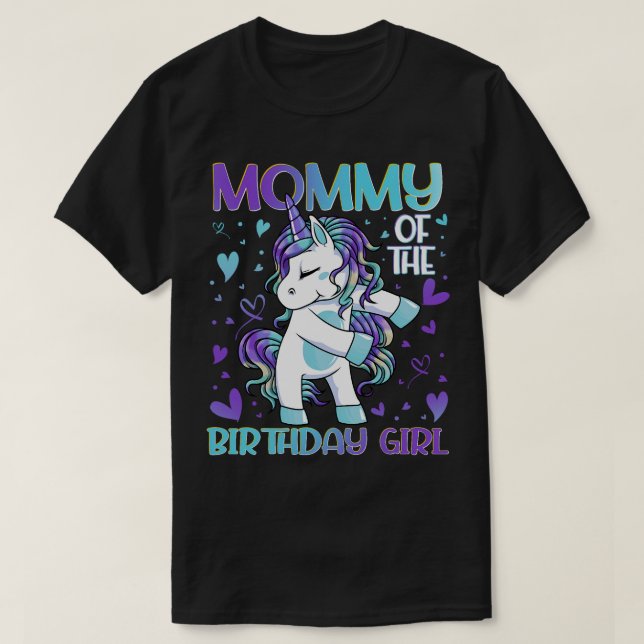 Camiseta Mamãe da Garota de Aniversário Flexibindo Unicórni (Frente do Design)