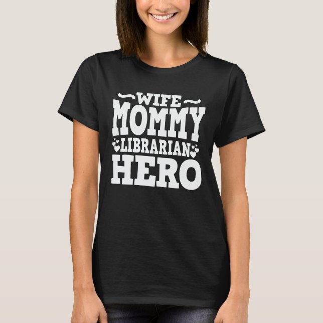 Camiseta Mamãe de Esposa Bibliotecária Hero Engraçado Dia d (Frente)