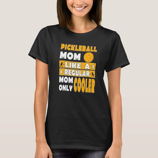 Camiseta Mamãe De Pickleball Como Uma Mãe Normal Só Uma Beb (Frente)