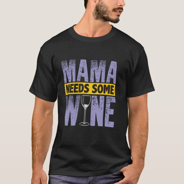 Camiseta Mamãe De Vinho Presente Mamãe Precisa De Roupa De  (Frente)
