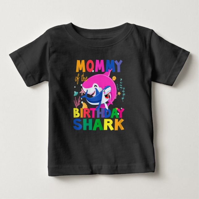 Camiseta Mamãe do aniversário do tubarão de aniversário (Frente)