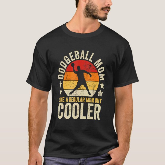 Camiseta Mamãe Dodgeball Como Uma Mãe Normal Mas Mãe Mais F (Frente)