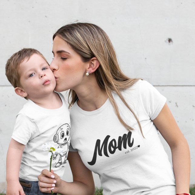 Camiseta Mamãe Est. Coração de Script Preto | Personalizado (Criador carregado)