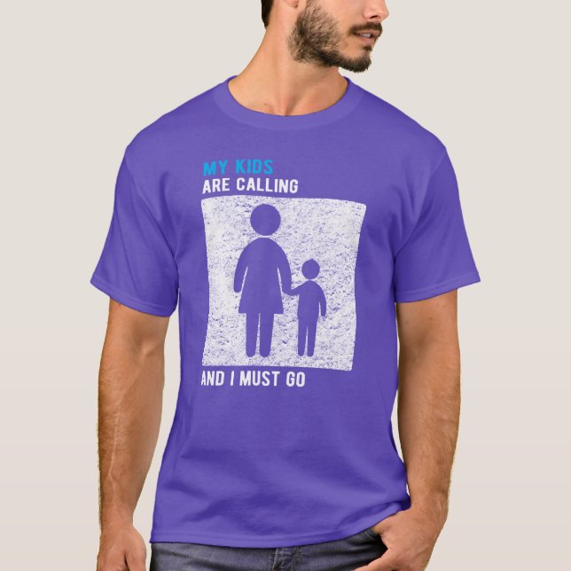 Camiseta Mamãe, eu estou ligando e preciso ir, amigo (Frente)