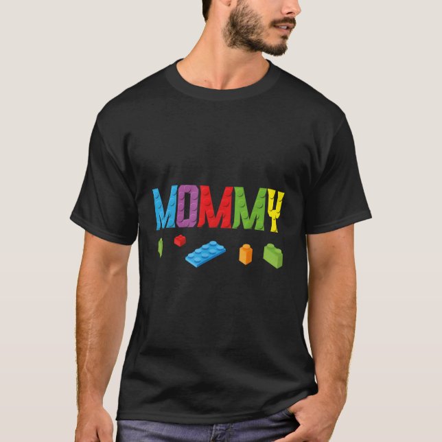 Camiseta Mamãe Master Builder Building Bricks Família Block (Frente)