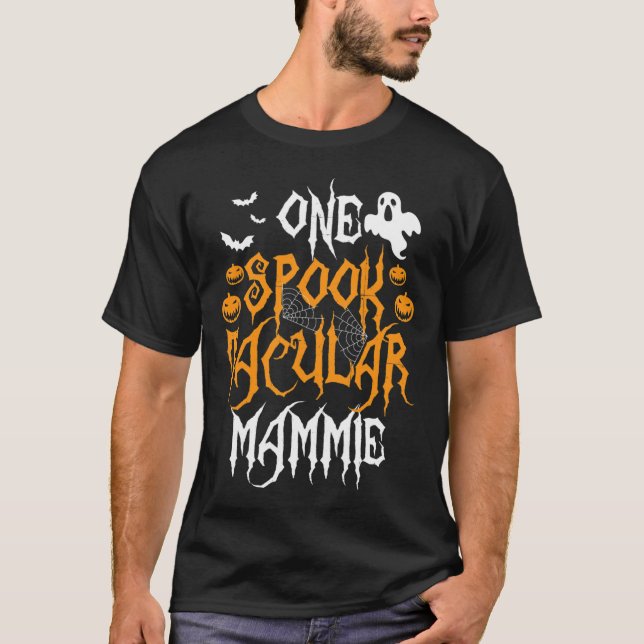 Camiseta Mamãe Matando o Halloway Familiar Spooktacular Mam (Frente)