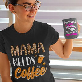 Camiseta Mamãe Precisa de Café Gráfico Casual Diversão Cafe