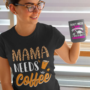 Camiseta Mamãe Precisa de Café Gráfico Casual Diversão Cafe