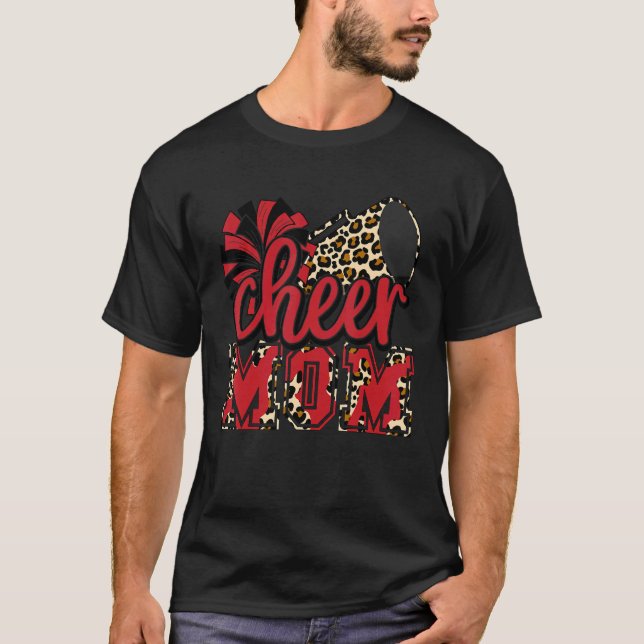 Camiseta Mamãe Red Leopard Cheer Poms e Megaphone (Frente)