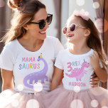 Camiseta Mamãe Surus Mãe Do Dinossauro Da Rapariga De Anive<br><div class="desc">Mamãe Surus Mãe Da Rapariga De Aniversário Dinossauro T-Shirt Todas as designs são © PIXEL PERFECTION PARTY LTD</div>