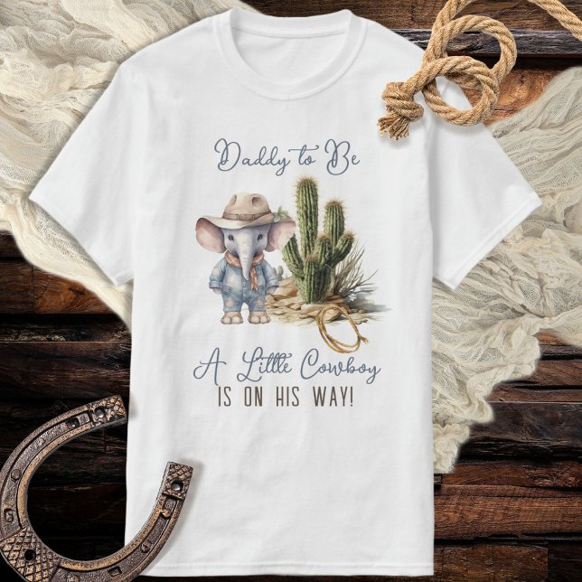 Camiseta Mamães Russas de Vovô Elefante Ocidental (Rustic Western Elephant Cowboy Boy Baby Shower Daddy to Be "A Little Cowboy Is On His Way!")