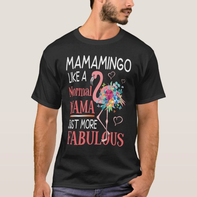 Camiseta Mamamingo Como Uma Mamãe Normal Só Que Mais Fabulo (Frente)