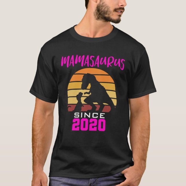 Camiseta Mamasaurus since 2020 (Frente)