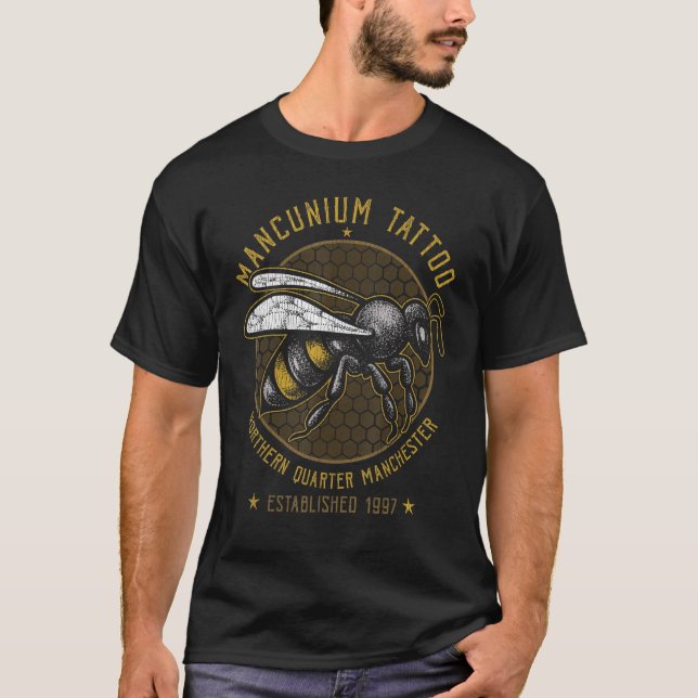 Camiseta Mancunium Tattoo Manchester Worker Bee Tattoo Stud (Frente)